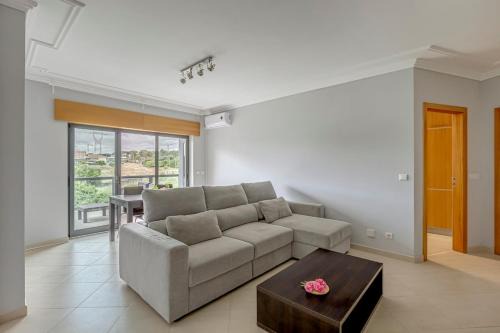 2-Bed Vialonga Vista Apartment in Vialonga