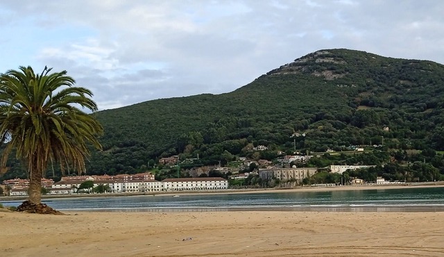 2 bedroom apartment with garage next to Laredo (Cantabria) in Treto