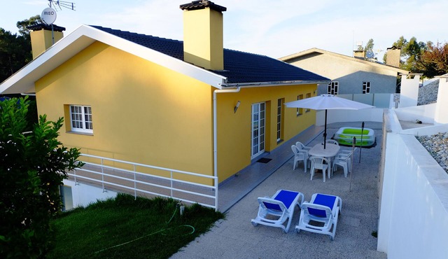 2 bedroom house with modern furniture1 suite with toillet, terrace/25 km Porto in Cedofeita