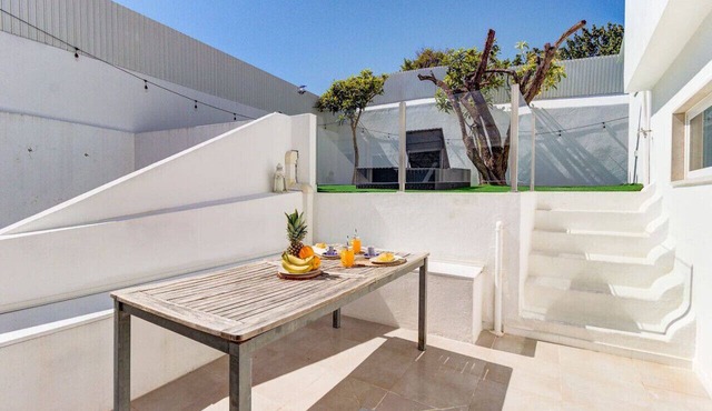 3-bedroom Apt with Private Patio in Cacilhas by Lisbeyond in Almada