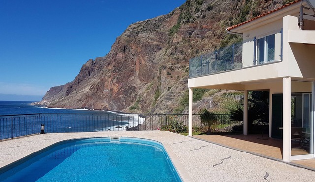 3 bedroom villa and pool, Jardim do Mar, breathtaking view in Jardim do Mar