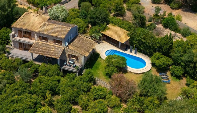 3 bedroom villa with private pool and barbecue in Buger