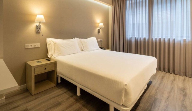 3 Units | Explore Bilbao's Wonders from a Modern Suite Near Guggenheim in Bilbao