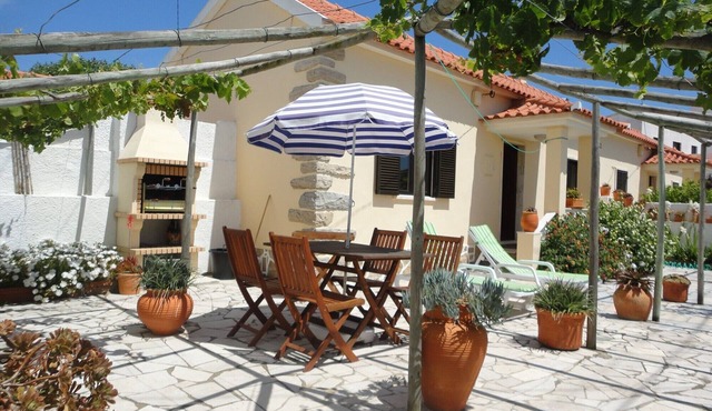 450 meters to the beach, Private gardens,Praia das Maçãs in Sintra