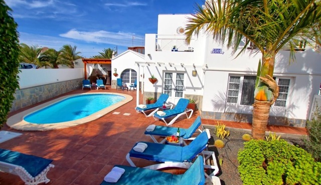 5 Star Villa Destino - Four Bedrooms, 3 bath, electric/solar heated salt pool in Tías