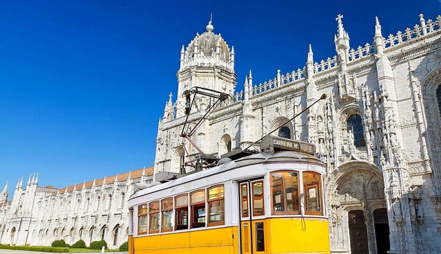 A1-Charming Sunny Apartment Wonderful view of the Tagus River near Belem Tower in Algés
