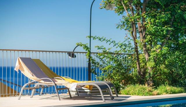 Accommodation 5 rooms in Funchal in Câmara de Lobos