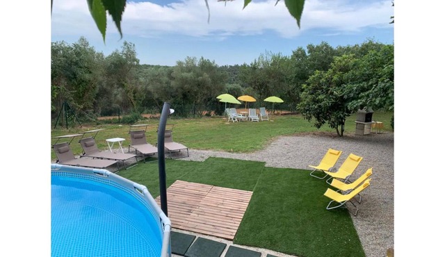 Acogedora casa con amplio jardín y piscina in Sant Ferriol