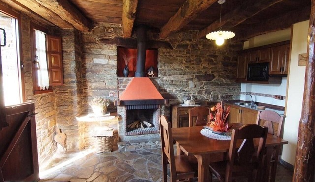 Apartment 'Hortensia' with Mountain View, Shared Terrace and Wi-Fi in Braña