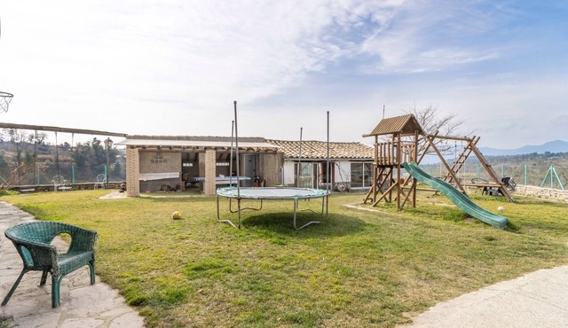 Apartment 'La Coma' with Mountain Views, Private Pool and Wi-Fi in Graus