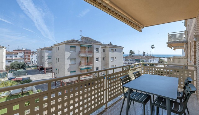 Apartment 'Las Conchas' with Sea View, Wi-Fi and Air Conditioning in Cunit