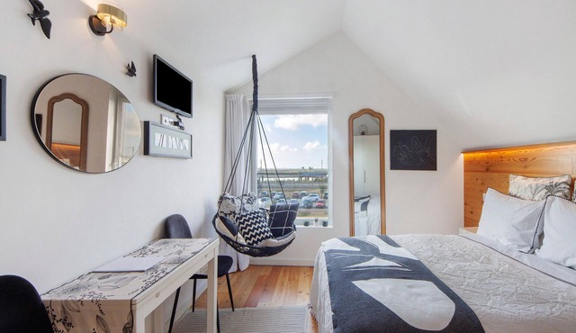 Apartment 'Ria' with Wi-Fi and Air Conditioning in Aveiro