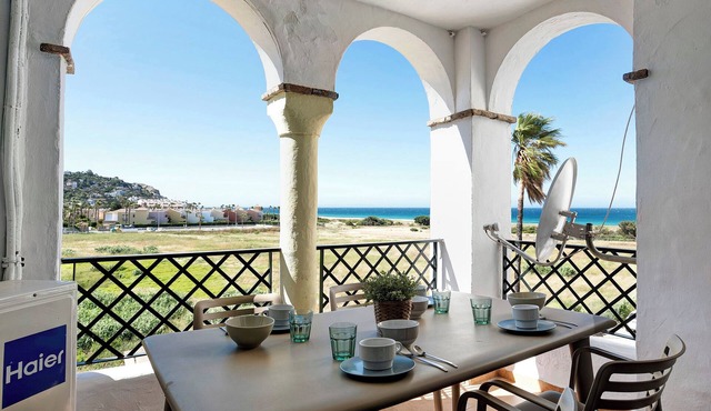 Apartment "Semifrontal con vistas Zahara" Near the Beach with Sea View, Pool & Wi-Fi in Tarifa