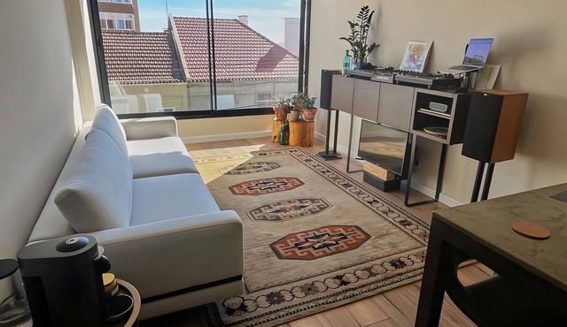 Apartment 'Sound House By Everkind' with Wi-Fi and Air Conditioning in Almada
