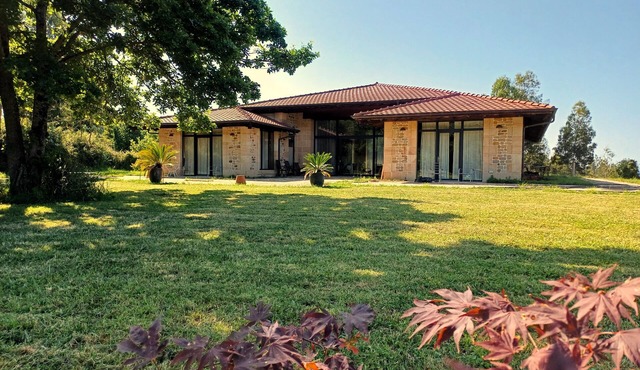 Apartment with garden in Villa Haritza close to the sea in Ea