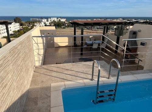 Atico con piscina privada vistas al mar in Vera