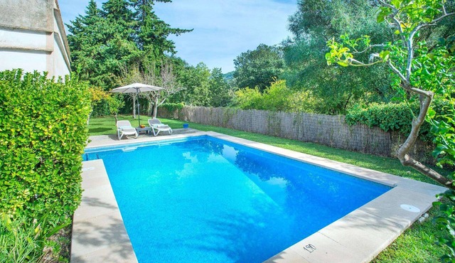 Attractive Countryside Retreat, Idyllic Location, Superb Views, A/C, Private Pool close to Pollenca in Pollença