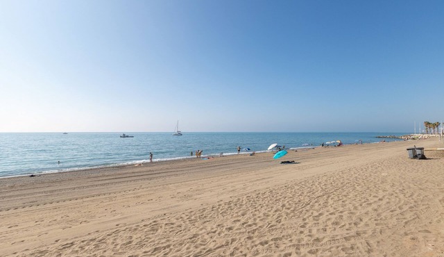 Auxi's Home - Three Bedroom Apartment, Sleeps 5 in Malaga