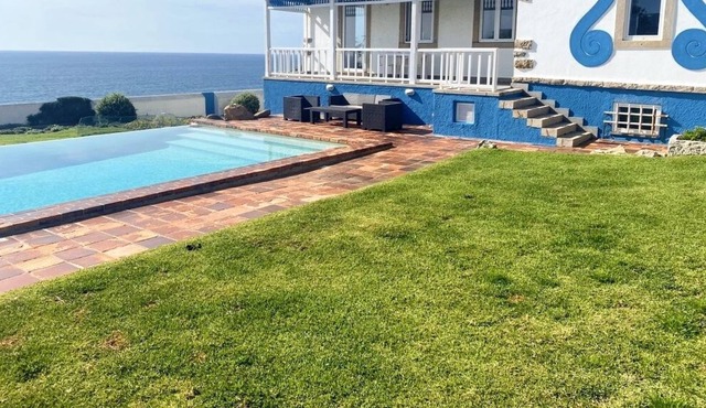 Azenhas do Mar - Villa Tamar - oceanfront, private infinity pool, close to beach in Colares