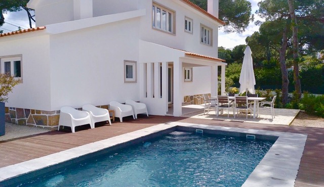 Banzão home PineForest family &friends pool garden in Sintra