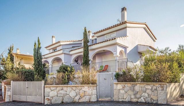 Beach front home in Peñiscola with swimming pool in Peñiscola
