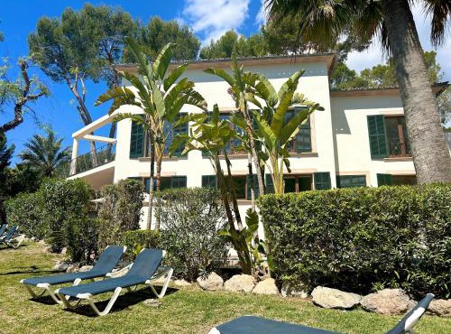 Beachhouse 2min to the sea with pool & wonderful garden in Calvià