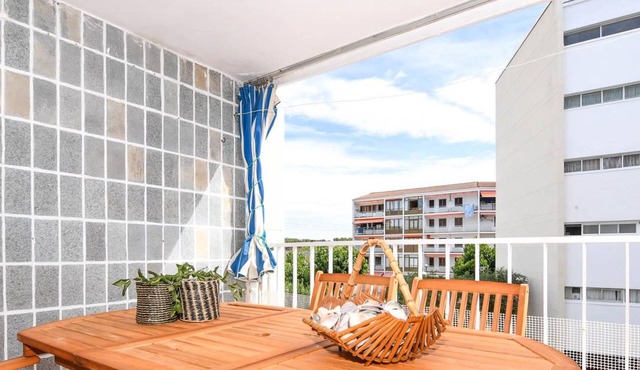 Beachside 3-Bed Apartment with Parking, Wifi, and Pool Access in El Vendrell