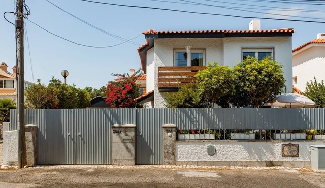 Beautiful Villa & Garden In Centrum Of S. Pedro Estoril in Cascais
