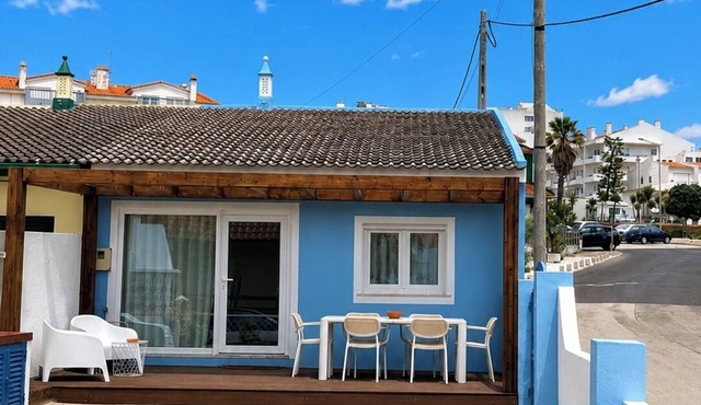 Blue Beach House Santa Cruz - Charm 5 minutes from the beach in A dos Cunhados