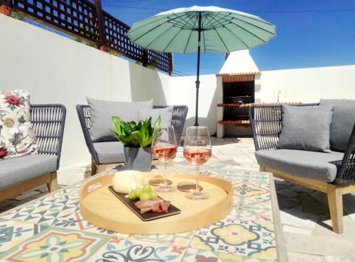 Bright and Spacious Villa with Patio and BBQ in Peniche