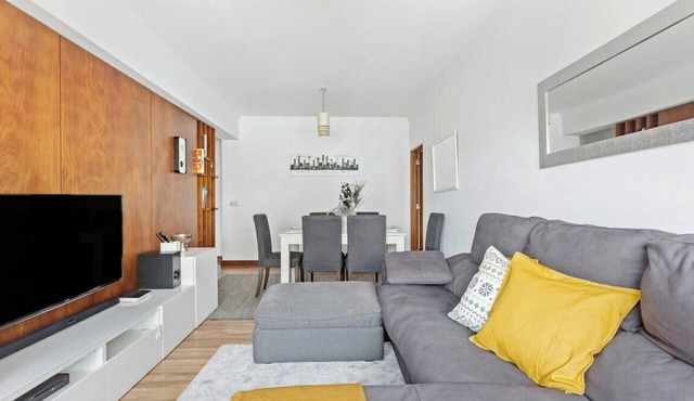 Bright & Spacious Three-Bed Apartment in Lisbon in Lisboa