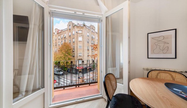 Bright stylish 1BD apt with 3 balconies-Chamberí in Madrid