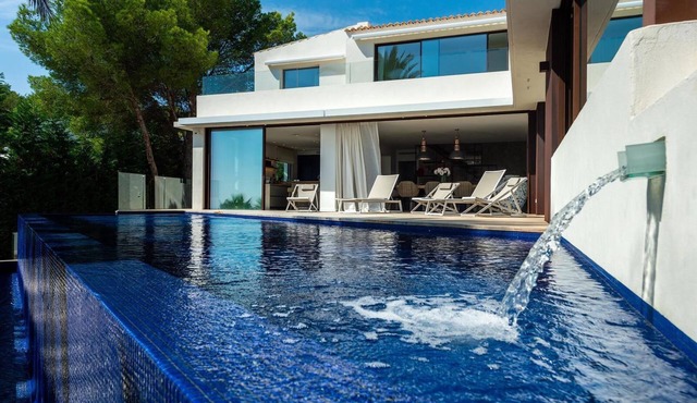 Cap Martinet - Six Bedroom Villa, Sleeps 12 in Cap Martinet