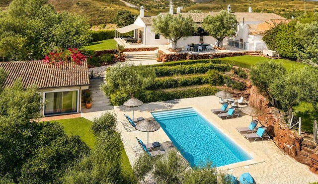 Casa Cuco - Beautiful villa in a green valley in São Bartolomeu de Messines