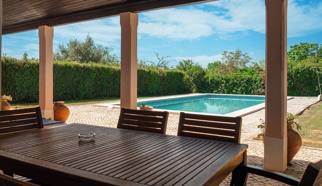 Casa Avó Genoveva, 10km from Tomar. 2 bedroom apartment on a farm. 4-8 people, pets welcome in Tomar