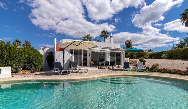 Casa Colly, 2 bed villa with private pool within walking distance of Carvoeiro and the beach in Carvoeiro