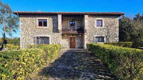 Casa de Aldea la Piniella in Villahormes