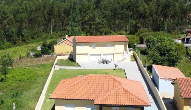 Casa Fronteiriça - 2 Casas com piscina privada in Valenca