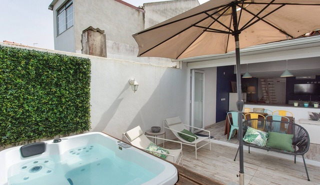 Casa Tejo Villa with Jacuzzi: Private Terrace, Wi-Fi & Air Conditioning in Valada