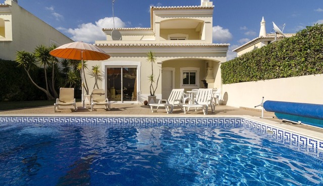 Casa Winnie, 2 Bedroom Villa with Pool in a lovely location, Lagos. 6405/AL in Lagos