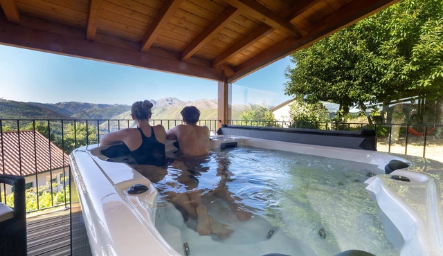 Castelo Gerês | exquisite mountain cottage - jacuzzi in Lindoso