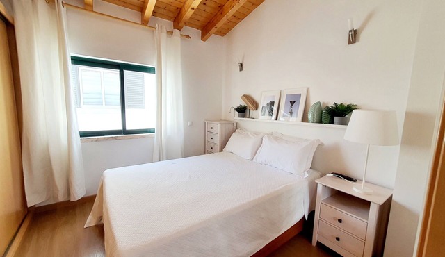 Central, one-bedroom duplex near the sea. Free Wi-Fi in Olhão