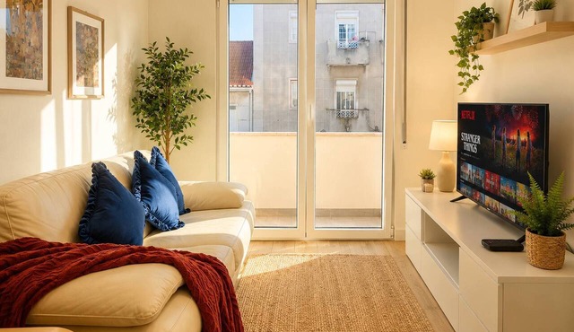 Charming 2-Bedroom Apartment in Almada, Near Lisbon in Almada