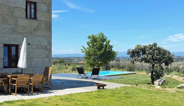 Charming 3-bedroom farmhouse with AC and WiFi in Serra da Estrela, in Distrito da Guarda