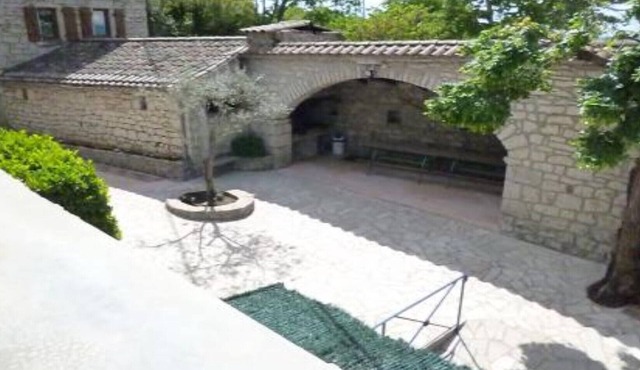 Charming comfortable stone cottage, swimming pool, playground, tennis court in Joyeuse