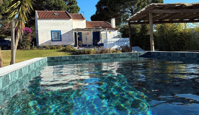Charming house, huge private garden next to Lisbon, Meco, Sesimbra in Sesimbra