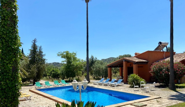 Charming rustic home in Alaró, perfect for families and groups amid nature in Alaró