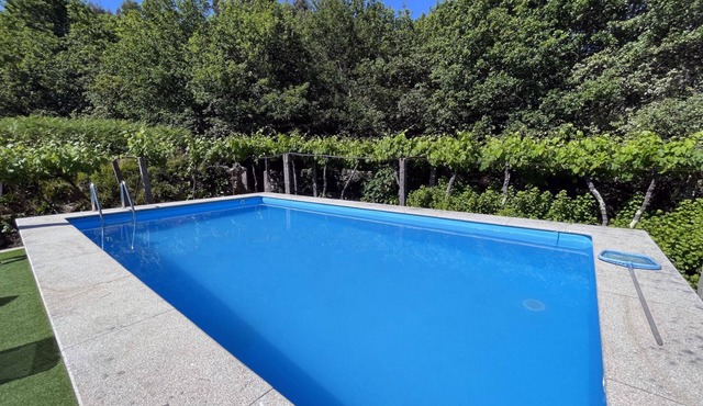 Cheap holidays: 3 to 6 bedroom villa with pool - ideal for groups. in Paredes de coura