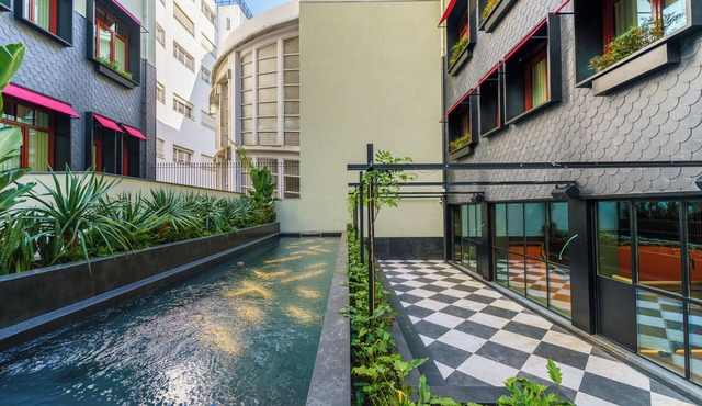 City View Unit Near Igreja do Carmo and Douro River Ferry! With Outdoor Pool! in Porto