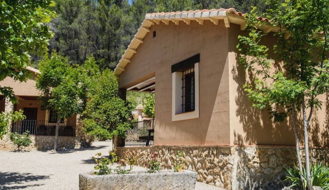 Cottage n�6 for 4 people, Batan Rio Tus in Yeste